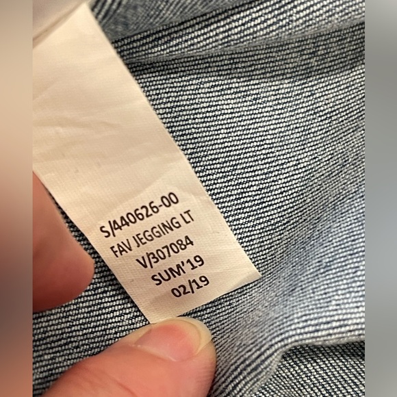 Gap denim favorite Jegging ladies size 32/14 stretch with ripped knee‎ feature - Picture 10 of 10